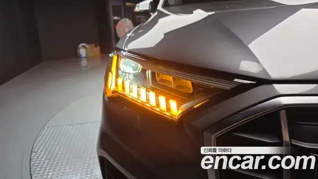 Audi Q7 2020 — Şəkil 35/37