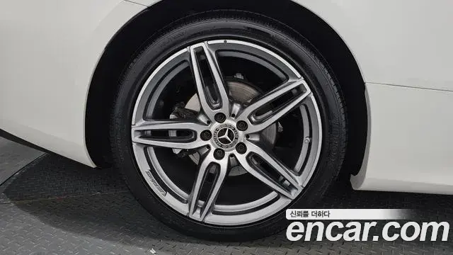 Mercedes-Benz E-Class 2019 — Şəkil 33/37