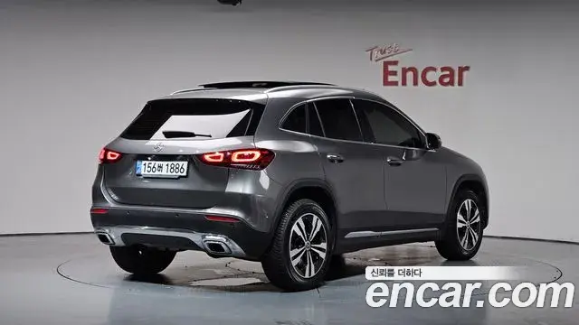 Mercedes-Benz GLA-Class 2021 — Фото 2/20