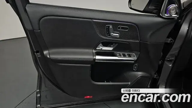 Mercedes-Benz GLA-Class 2021 — ფოტო 23/35