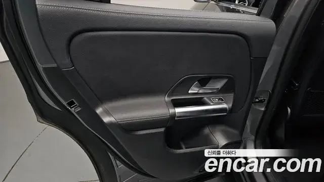 Mercedes-Benz GLA-Class 2021 — ფოტო 13/35