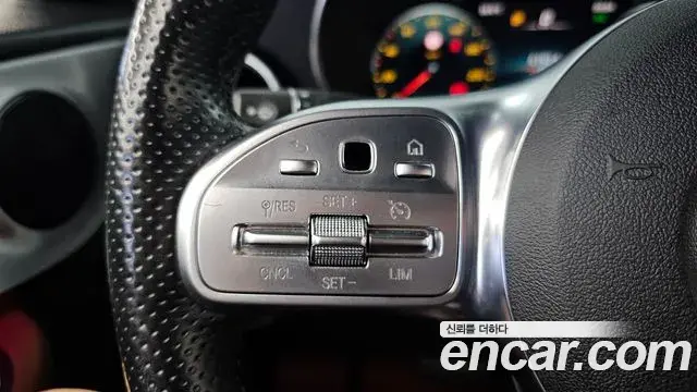 Mercedes-Benz C-Class 2020 — Şəkil 28/32