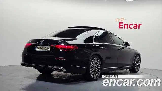 Mercedes-Benz S-Class 2022 — Photo 32/35