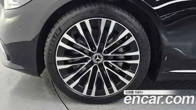 Mercedes-Benz S-Class 2022 — Photo 27/35