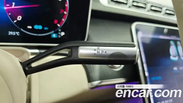 Mercedes-Benz S-Class 2022 — Photo 24/35