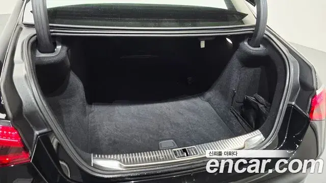 Mercedes-Benz S-Class 2022 — Photo 31/35