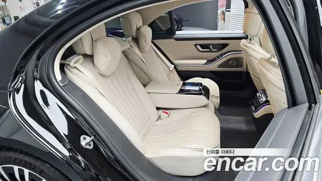 Mercedes-Benz S-Class 2022 — Photo 11/35