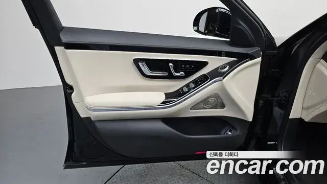 Mercedes-Benz S-Class 2022 — Photo 12/35