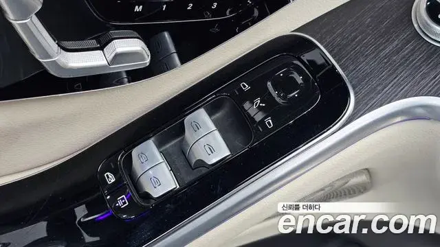 Mercedes-Benz S-Class 2022 — Photo 8/35