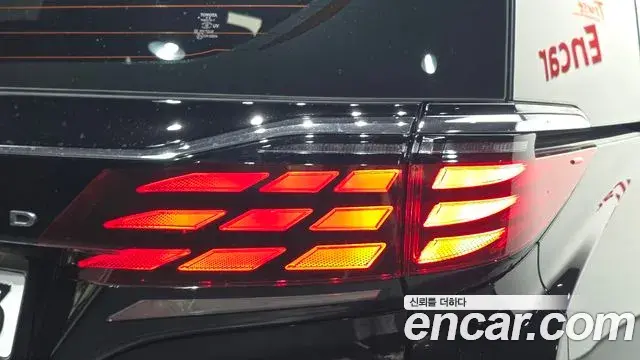 Toyota Alphard 2025 — Şəkil 29/36