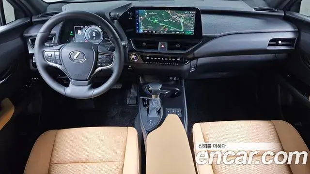Lexus UX250h 2023 — Photo 15/30