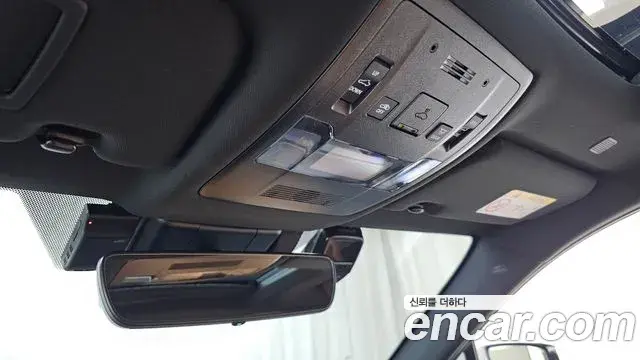 Lexus UX250h 2023 — Photo 17/30