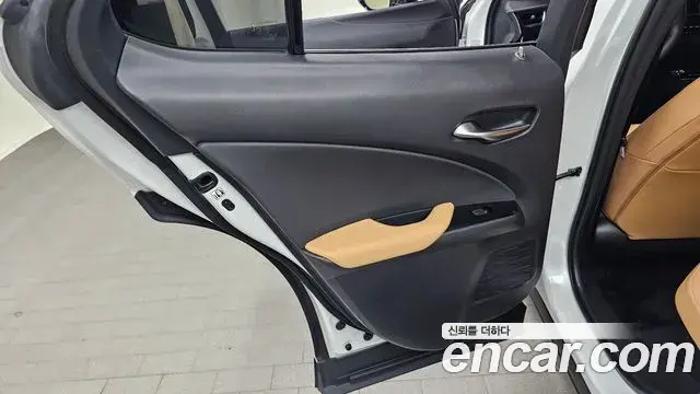 Lexus UX250h 2023 — Photo 24/30