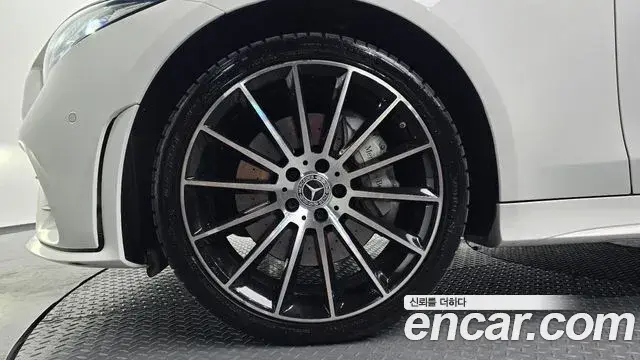 Mercedes-Benz CLS-Class 2021 — Photo 17/32