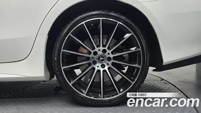 Mercedes-Benz CLS-Class 2021 — Photo 18/32
