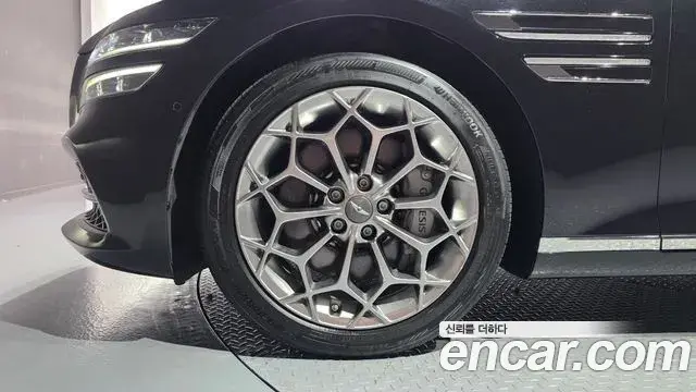 Genesis Electrified G80 2022 — Photo 5/20