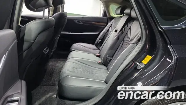 Genesis Electrified G80 2022 — Photo 11/20