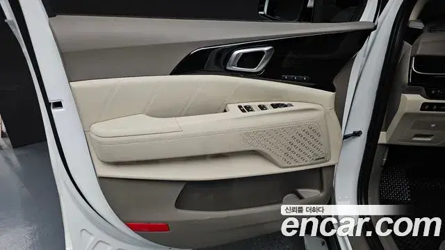 Kia Carnival 2024 — Photo 19/35
