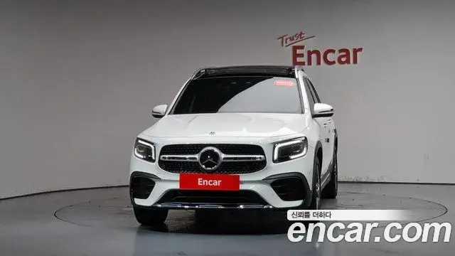 Mercedes-Benz GLB-Class 2023 — Şəkil 13/34