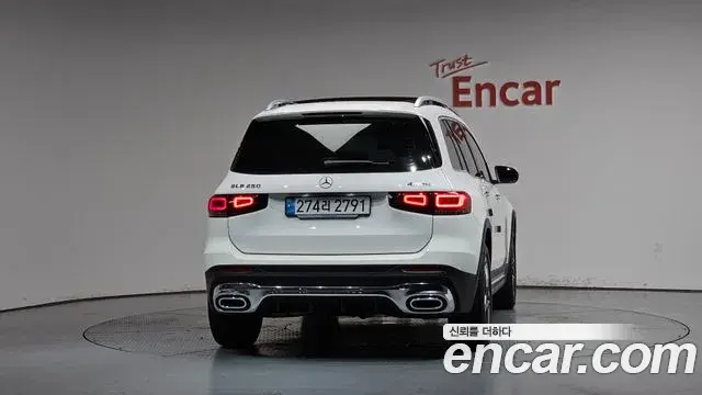 Mercedes-Benz GLB-Class 2023 — Şəkil 21/34
