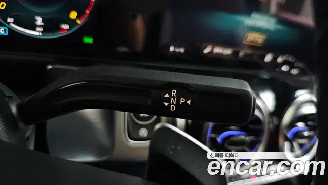 Mercedes-Benz GLB-Class 2023 — Şəkil 14/34