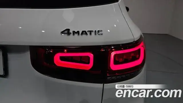 Mercedes-Benz GLB-Class 2023 — Şəkil 16/34