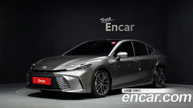 Toyota Camry 2025 — Photo 15/33