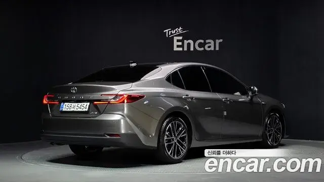 Toyota Camry 2025 — Photo 29/33