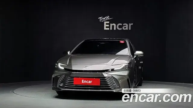 Toyota Camry 2025 — Photo 33/33