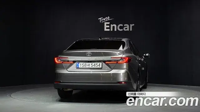 Toyota Camry 2025 — Photo 3/33
