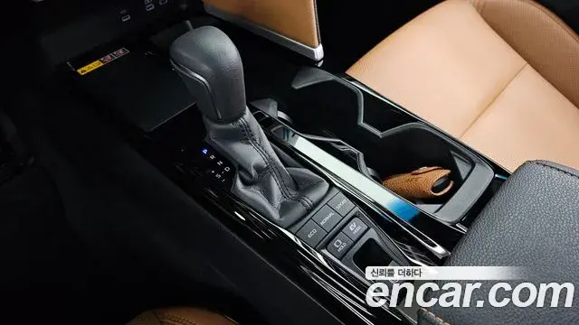 Toyota Camry 2025 — Photo 12/33