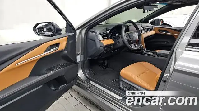 Toyota Camry 2025 — Photo 20/33