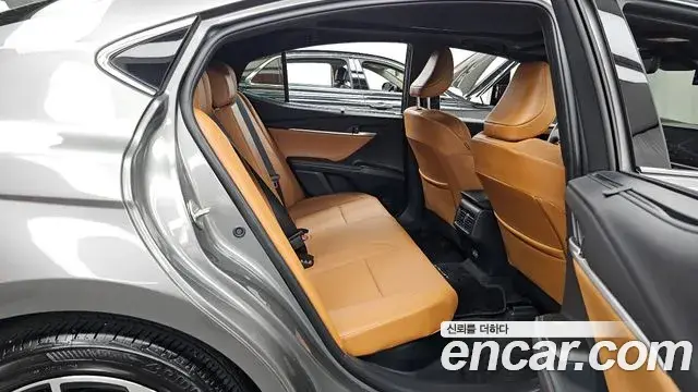 Toyota Camry 2025 — Photo 8/33