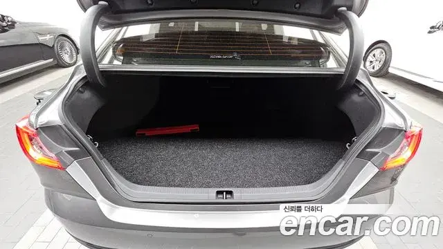 Toyota Camry 2025 — Photo 16/33