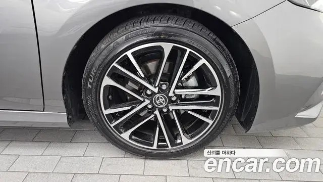 Toyota Camry 2025 — Photo 9/33