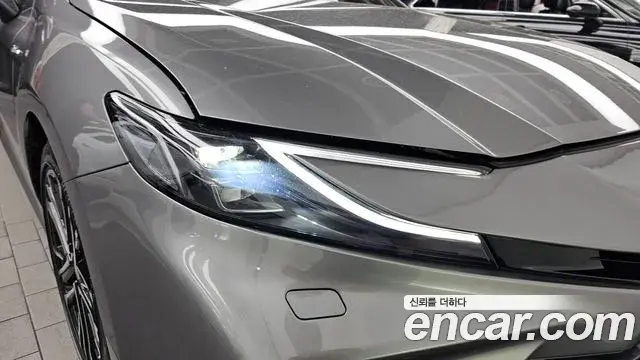 Toyota Camry 2025 — Photo 23/33