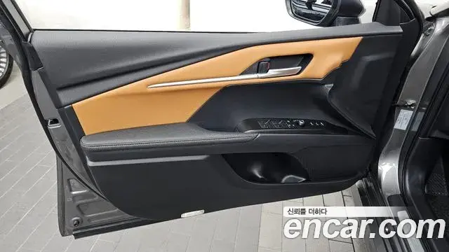 Toyota Camry 2025 — Photo 7/33