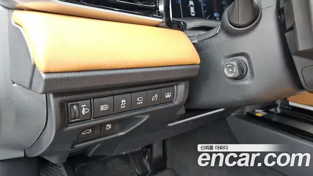 Toyota Camry 2025 — Photo 17/33