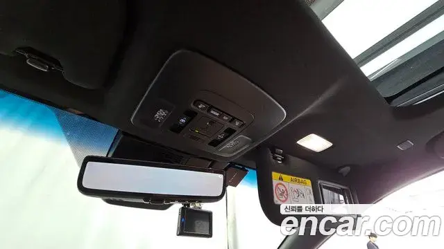 Toyota Camry 2025 — Photo 13/33