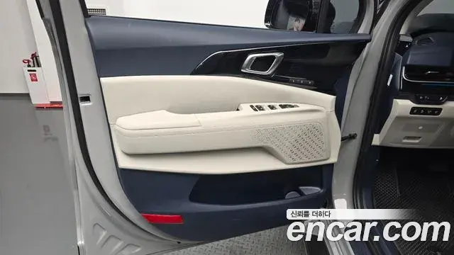 Kia Carnival 2025 — Şəkil 32/38
