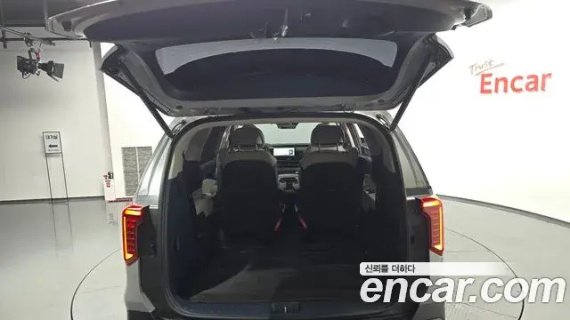 Kia Carnival 2025 — Şəkil 21/38