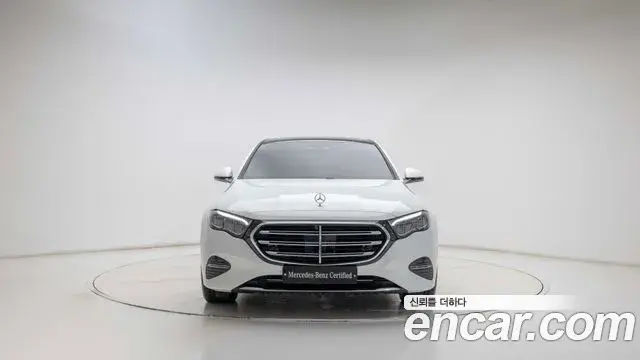 Mercedes-Benz E-Class 2025 — Photo 4/19