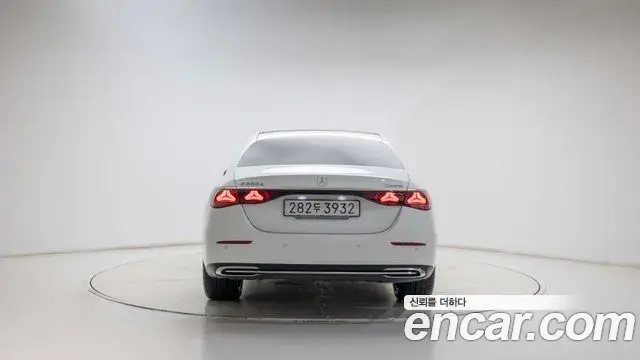 Mercedes-Benz E-Class 2025 — Photo 16/19