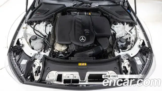 Mercedes-Benz E-Class 2025 — Photo 1/19
