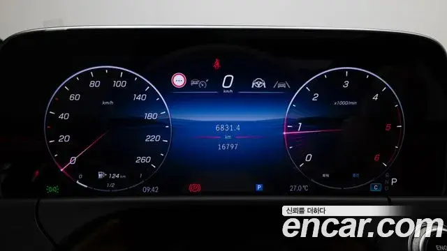 Mercedes-Benz E-Class 2025 — Photo 12/19