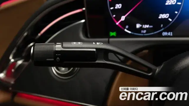 Mercedes-Benz E-Class 2025 — Photo 10/19