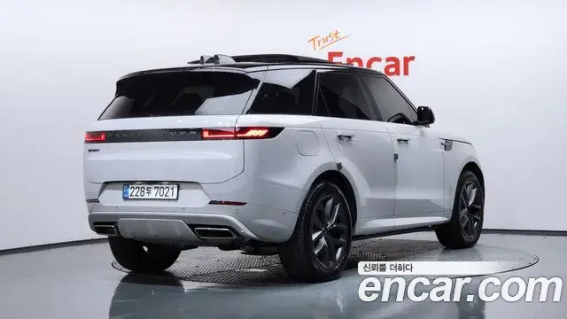 Land Rover Range Rover Sport 2025 — Photo 30/40