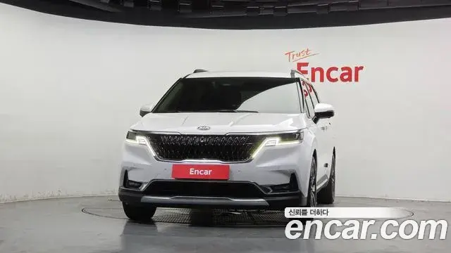 Kia Carnival 2021 — ფოტო 3/20