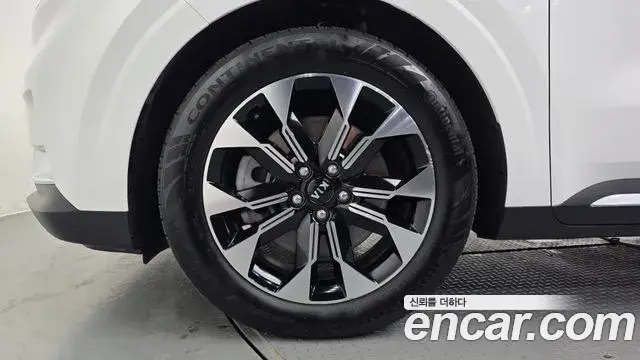 Kia Carnival 2021 — ფოტო 5/20
