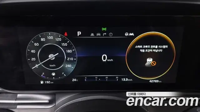 Kia Carnival 2021 — ფოტო 8/20